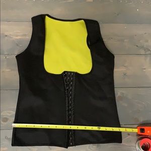 $5/20- Neoprene waist trainer 💰